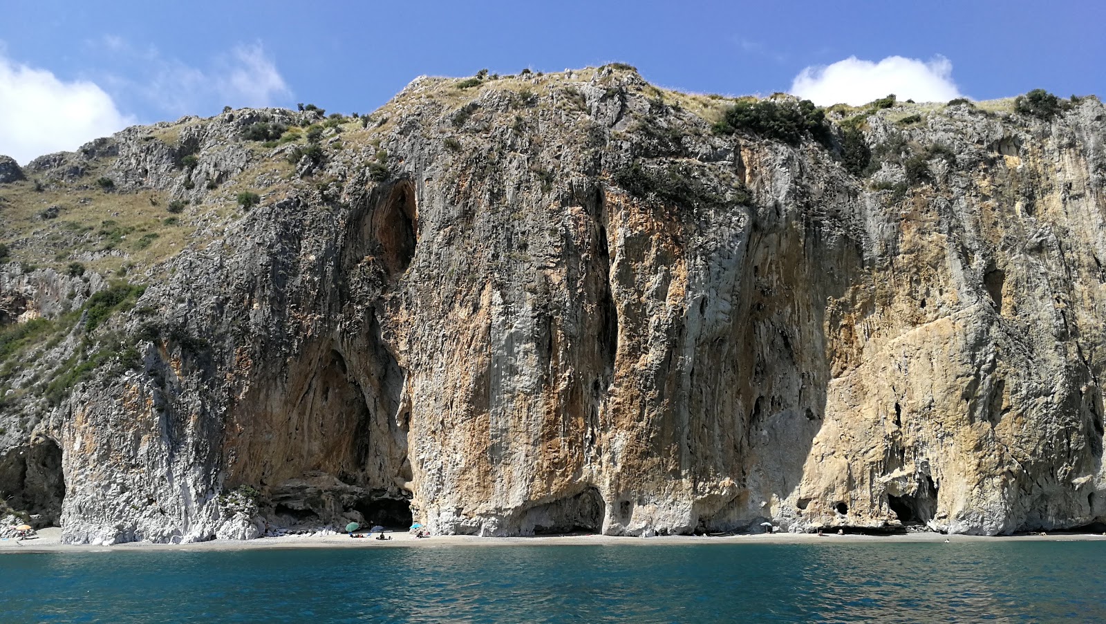 Valokuva Spiaggia della Molpaista. pinnalla kirkas hiekka:n kanssa