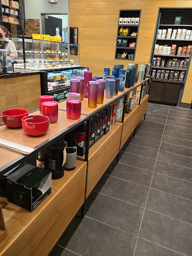 Coffee Shop «Starbucks», reviews and photos, 4255 Genesee St #100, Cheektowaga, NY 14225, USA