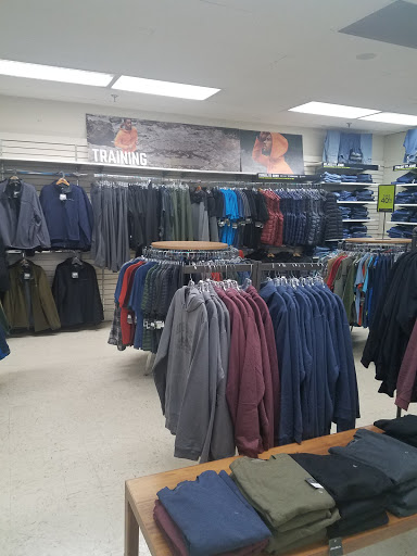 Clothing Store «Eddie Bauer Outlet», reviews and photos, 4599 Fisher Rd, Columbus, OH 43228, USA