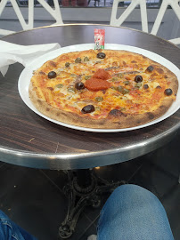 Plats et boissons du Pizzeria Pizza 5 euros à Paris - n°2