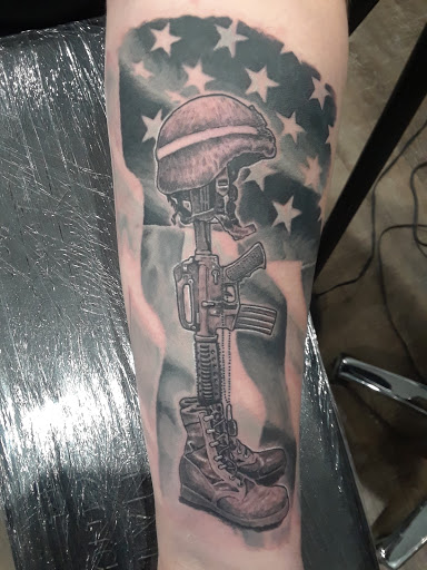 Explore small matching tattoo ideas, creative tattoo ideas in Hamburg, available at New Horizon Tattoo