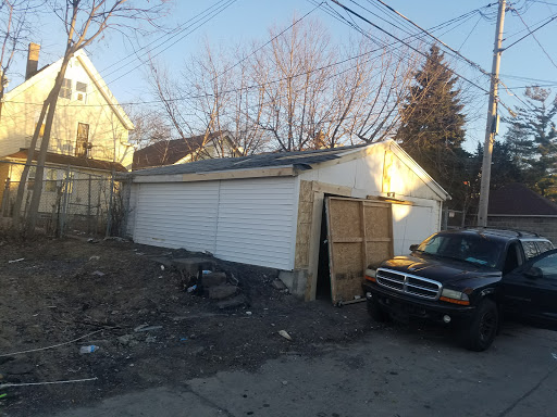 Liquor Store «S & S Liquor Store», reviews and photos, 3200 N 27th St, Milwaukee, WI 53216, USA