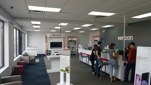 Cell Phone Store «GoWireless Verizon Authorized Retailer», reviews and photos, 8233 Telegraph Rd, Taylor, MI 48180, USA