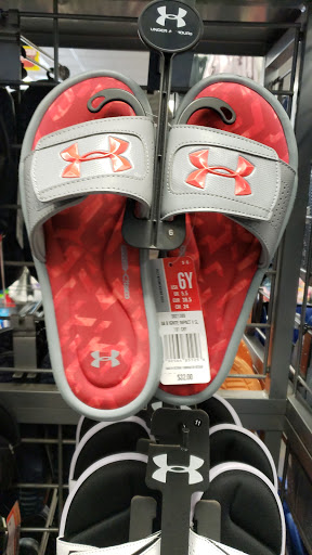 Sporting Goods Store «Big 5 Sporting Goods», reviews and photos, 900 W El Monte Way, Dinuba, CA 93618, USA