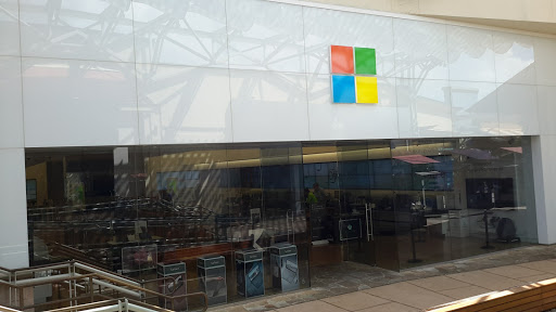 Computer Store «Microsoft Store - The Shops at La Cantera», reviews and photos, 15900 La Cantera Pkwy #6560, San Antonio, TX 78256, USA