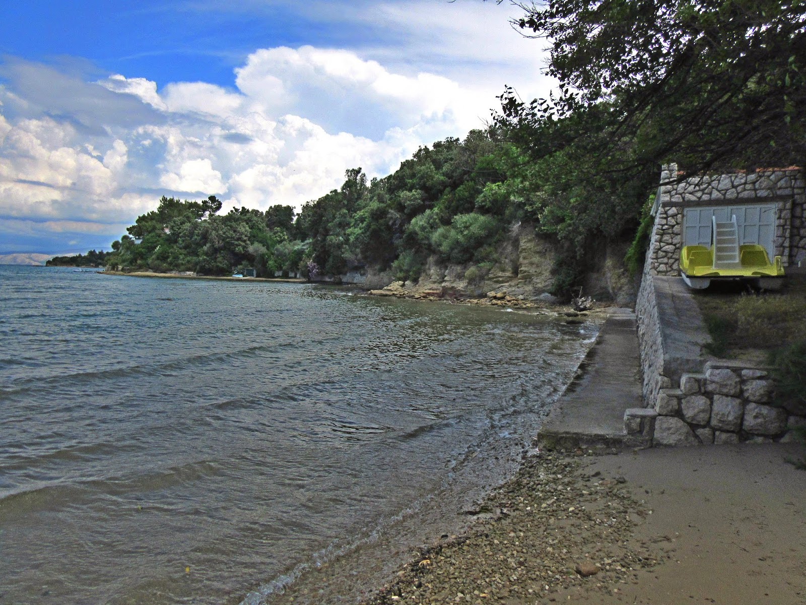 Φωτογραφία του Crikvena II beach και η εγκατάσταση