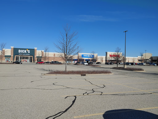 Shopping Mall «The Shops at Fox River», reviews and photos, 3340 Shoppers Dr, McHenry, IL 60051, USA