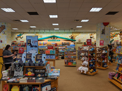 Book Store «Barnes & Noble», reviews and photos, 1 Levee Way, Newport, KY 41071, USA