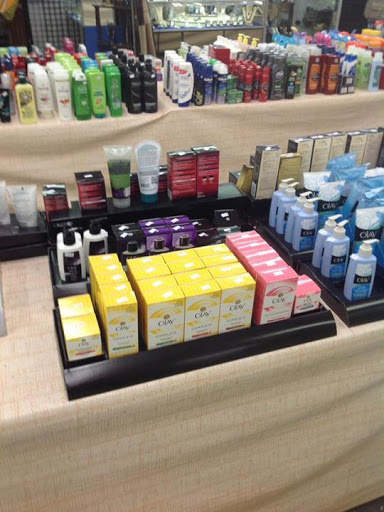 Flea Market «Streetsboro Flea Market - Furniture, Antiques, Collectibles», reviews and photos, 1513 Streetsboro Rd, Streetsboro, OH 44241, USA