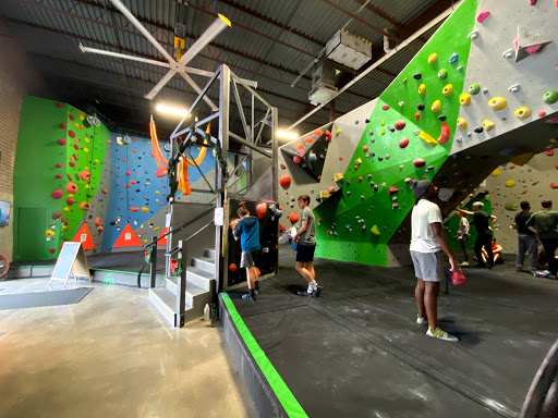Rock Climbing Gym «Apex Climbing Gym», reviews and photos, 7200 W 106th St, Overland Park, KS 66212, USA