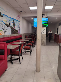 Atmosphère du Pizzeria Snack pizza hamburger baguette farci makloub chappati libanais hallal à Marseille - n°2