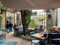 Atmosphère du Restaurant La Porte Verte à Marans - n°3