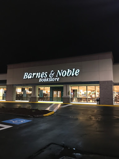 Barnes & Noble, 470 Universal Dr N, North Haven, CT 06473, USA, 