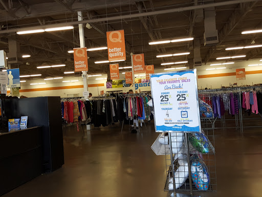 Thrift Store «Thunderbird & Scottsdale Goodwill Retail Store & Donation Center», reviews and photos, 14202 N Scottsdale Rd, Scottsdale, AZ 85254, USA