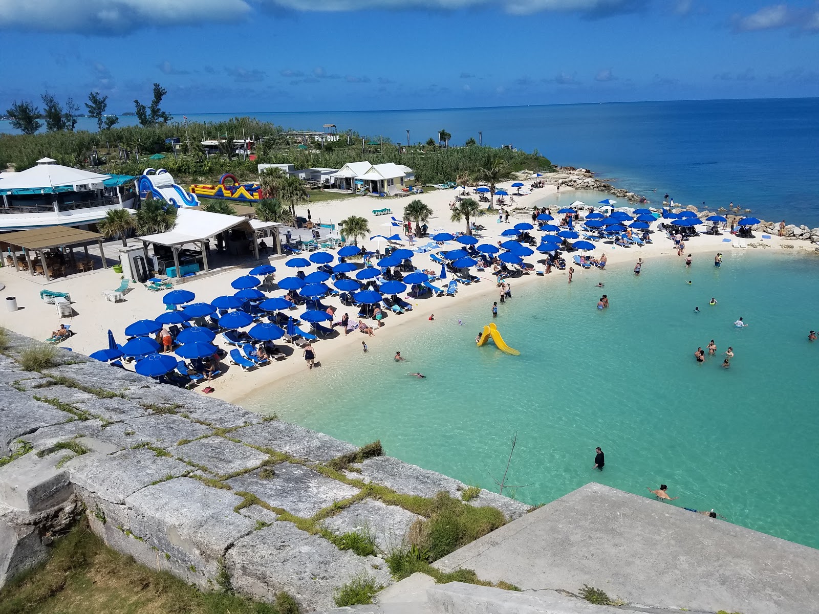 Foto de Snorkel Park Beach con pequeñas calas