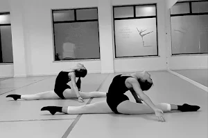 Estúdio de Dança e Yoga - Marta Loreto image
