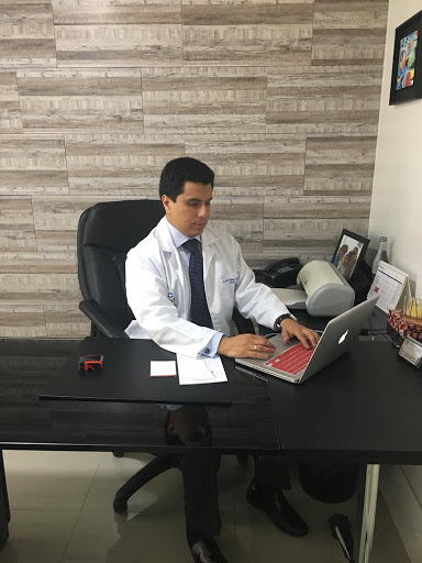 Urólogo en Bogotá Dr. Juan Pablo Moncada | Cistoscopia Transuretral | HBP | Vasectomía | Urodinamia