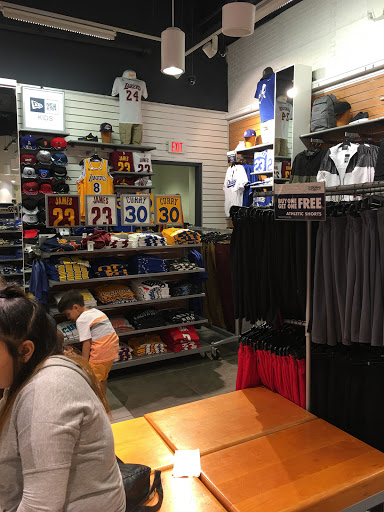 Sporting Goods Store «Champs Sports», reviews and photos, 1189 Glendale Galleria, Glendale, CA 91210, USA
