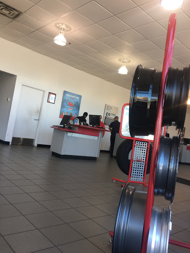 Tire Shop «Discount Tire Store - Saint Paul, MN», reviews and photos, 1350 University Ave W, St Paul, MN 55104, USA