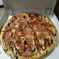 Prosciutto crudo du Pizzas à emporter Pizza camion MAMA PIZZA MORNANT au feu de bois - n°3