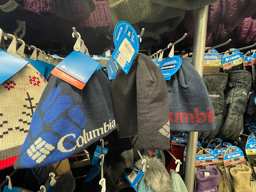 Sportswear Store «Columbia Sportswear Outlet Store at Lighthouse Place Premium Outlets», reviews and photos, 1710 Lighthouse Pl, Michigan City, IN 46360, USA