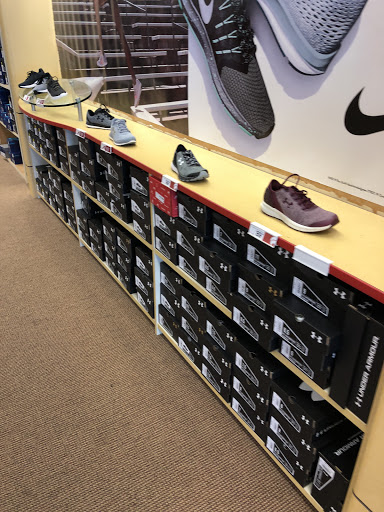 Shoe Store «Famous Footwear», reviews and photos, 975 I-30 Frontage Rd, Rockwall, TX 75087, USA