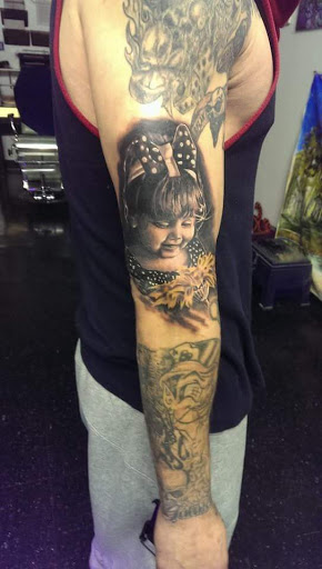 Tattoo Shop «Under the Gun Tattoo Studio», reviews and photos, 3998 Alum Creek Dr, Columbus, OH 43207, USA