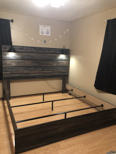 Furniture Store «Evansville Overstock Warehouse Furniture & Mattress», reviews and photos, 201 N Green River Rd, Evansville, IN 47715, USA