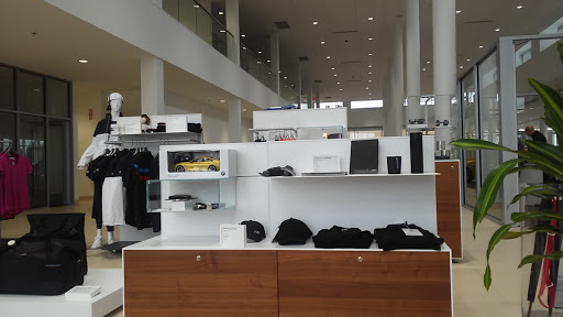 BMW Dealer «Erhard BMW Bloomfield Hills», reviews and photos, 4065 W Maple Rd, Bloomfield Hills, MI 48301, USA