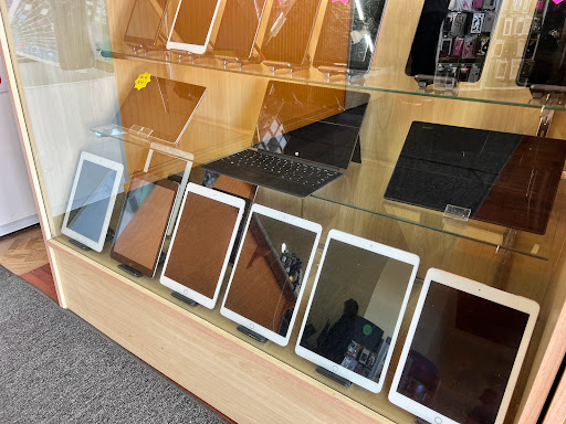 Electronics Repair Shop «Tech Savvy Cell Phone, iPhone, iPad, Computer Repair», reviews and photos, 24224 Northwest Fwy #100, Cypress, TX 77429, USA