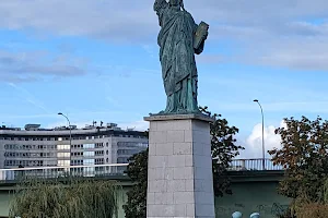 Statue of Liberty Paris image