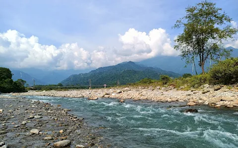 Lal Jhamela Basti image