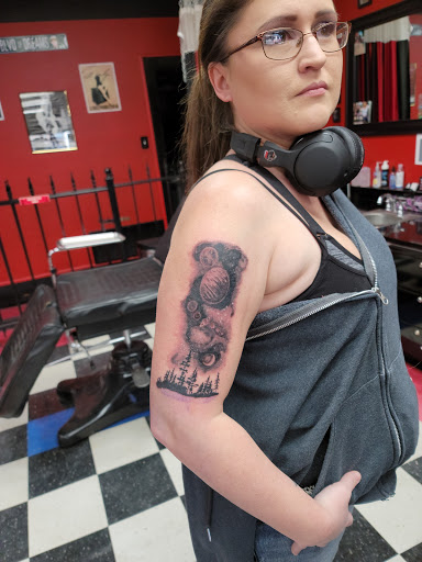 Tattoo Shop «Artistry In Motion», reviews and photos, 230 E Walnut St, North Vernon, IN 47265, USA