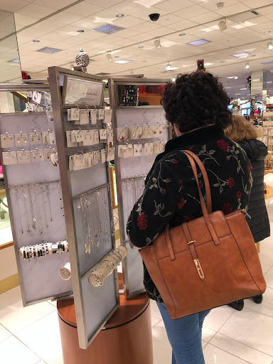 Department Store «Von Maur», reviews and photos, 7900 Shelbyville Rd, Louisville, KY 40222, USA