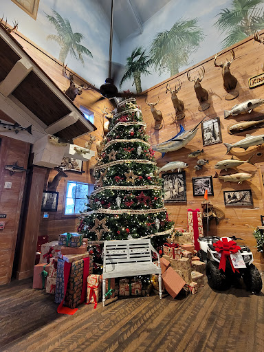 Sporting Goods Store «Bass Pro Shops», reviews and photos, 10501 Palm River Rd, Tampa, FL 33619, USA