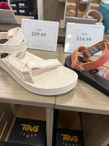 Shoe Store «DSW Designer Shoe Warehouse», reviews and photos, 937 Watters Creek Blvd, Allen, TX 75013, USA