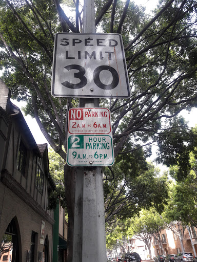 Used Book Store «Century Books», reviews and photos, 1039 E Green St, Pasadena, CA 91106, USA