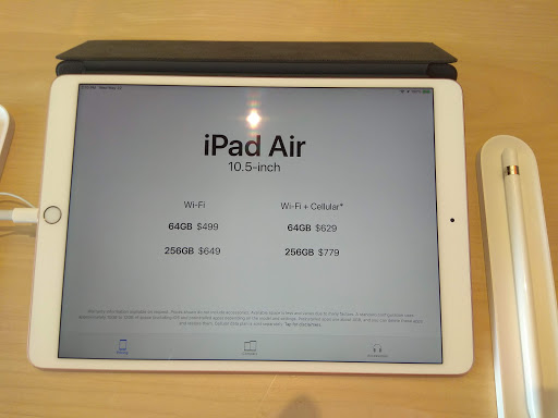 Computer Store «Apple Main Place», reviews and photos, 120 W Jefferson Ave, Naperville, IL 60540, USA