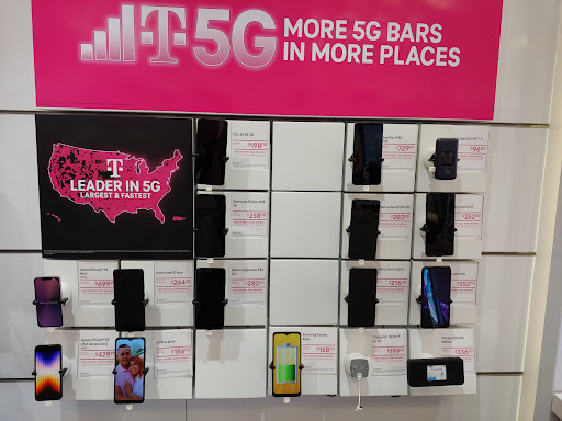 Cell Phone Store «T-Mobile», reviews and photos, 1920 Crest View Dr, Hudson, WI 54016, USA