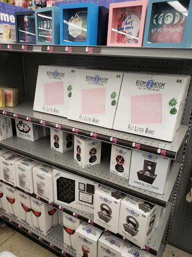 Variety Store «Five Below», reviews and photos, 1730 W Fullerton Ave #17, Chicago, IL 60614, USA