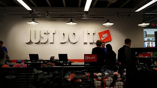 Sporting Goods Store «Nike Factory Store», reviews and photos, 1500 SE East Devils Lake Rd #105, Lincoln City, OR 97367, USA