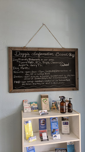 Pet Supply Store «3 Dogs and a Chick», reviews and photos, 130 Miracle Strip Pkwy SE, Fort Walton Beach, FL 32548, USA