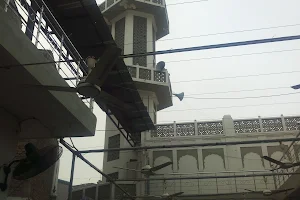 Madarsa tul Madina Faizan-e-Auliya Masjid image