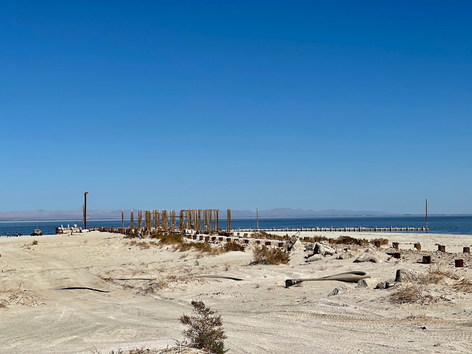 Sea View Beach的照片 带有碧绿色纯水表面