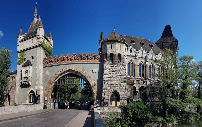 Budapest Guided Tours with Lara - Pomáz