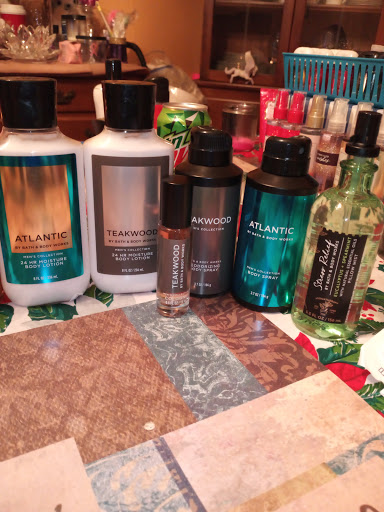 Beauty Supply Store «Bath & Body Works», reviews and photos, 200 E Pratt St, Baltimore, MD 21202, USA