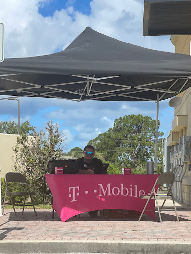 Cell Phone Store «T-Mobile», reviews and photos, 5417 US-19 #101, New Port Richey, FL 34652, USA