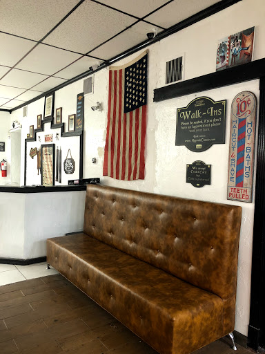 Barber Shop «LEGENDZ CLASSIC BARBER SHOP», reviews and photos, 207 N Center St, Arlington, TX 76011, USA