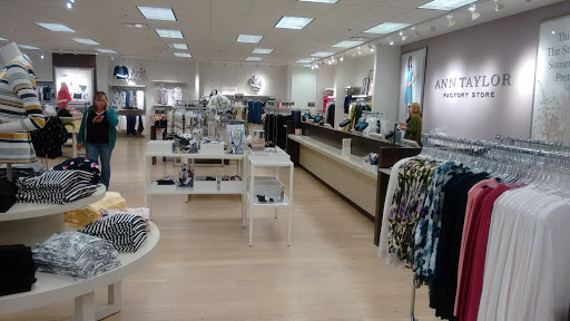 Shopping Mall «Petaluma Village Premium Outlets», reviews and photos, 2200 Petaluma Blvd N, Petaluma, CA 94952, USA