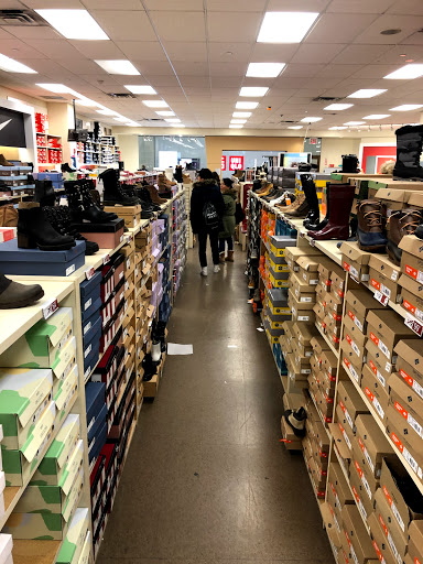 Shoe Store «Famous Footwear», reviews and photos, 40-24 College Point Blvd, Flushing, NY 11354, USA